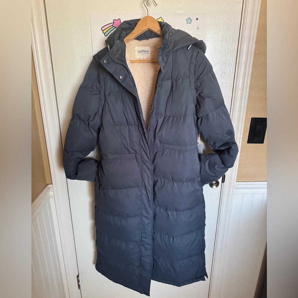 Navy blue Upwest puffer coat with hood